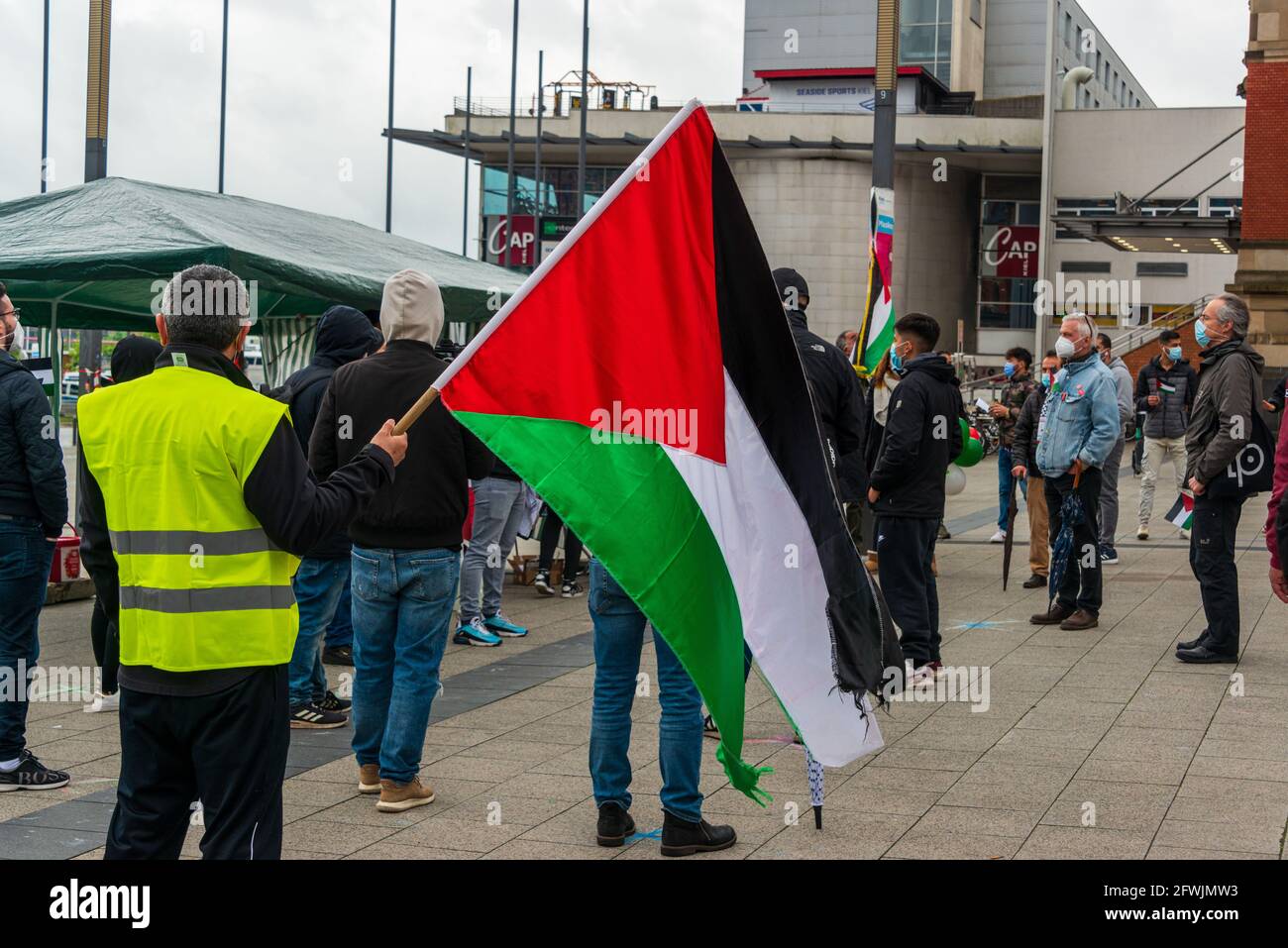 22. Mai 2021 Kiel, am Hauptbahnhof in Kiel fand heute eine Demonstration unter dem Titel „Aktuelle Lage in Palästina“ statt. Ca. 100 Teilnehmer protes Stockfoto