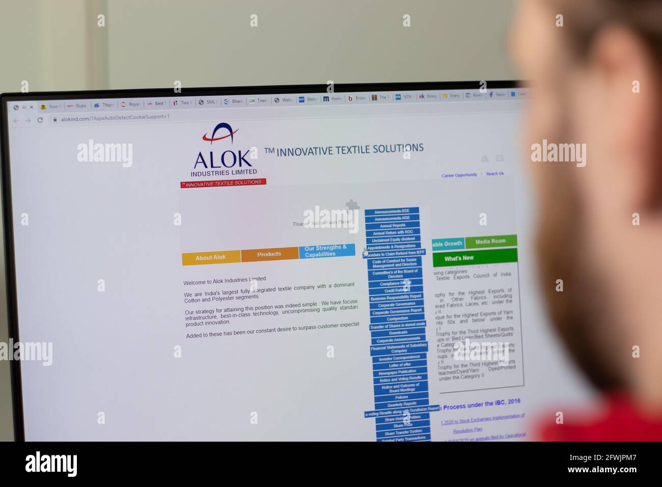 New York, USA - 1. Mai 2021: Website des Unternehmens Alok Industries mit Logo auf dem Bildschirm, illustratives Editorial Stockfoto