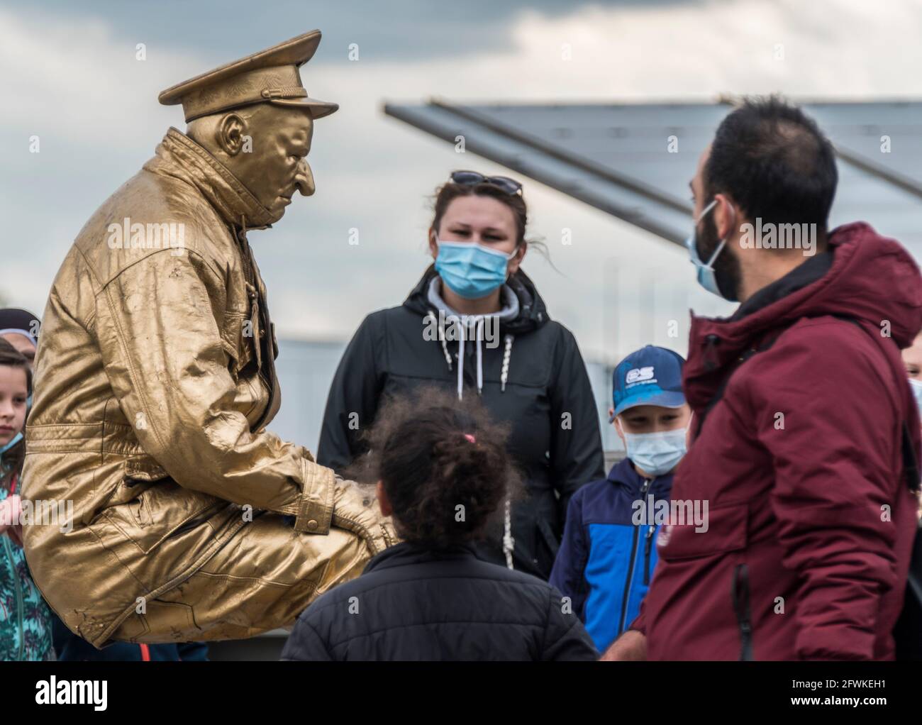 Landungsbrücken Hamburg, Pfingstsonntag, 23.5.2021. Plötzlich sind sie alle wieder da: Touristen und Schausteller. Stockfoto