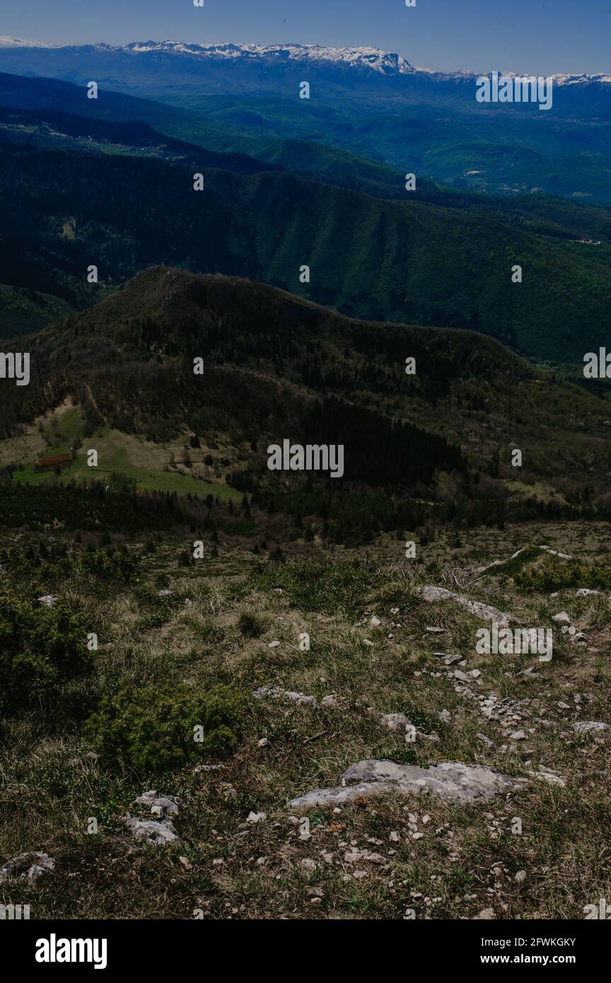 Die landschaftliche Aussicht auf wunderschöne Berge Stockfoto