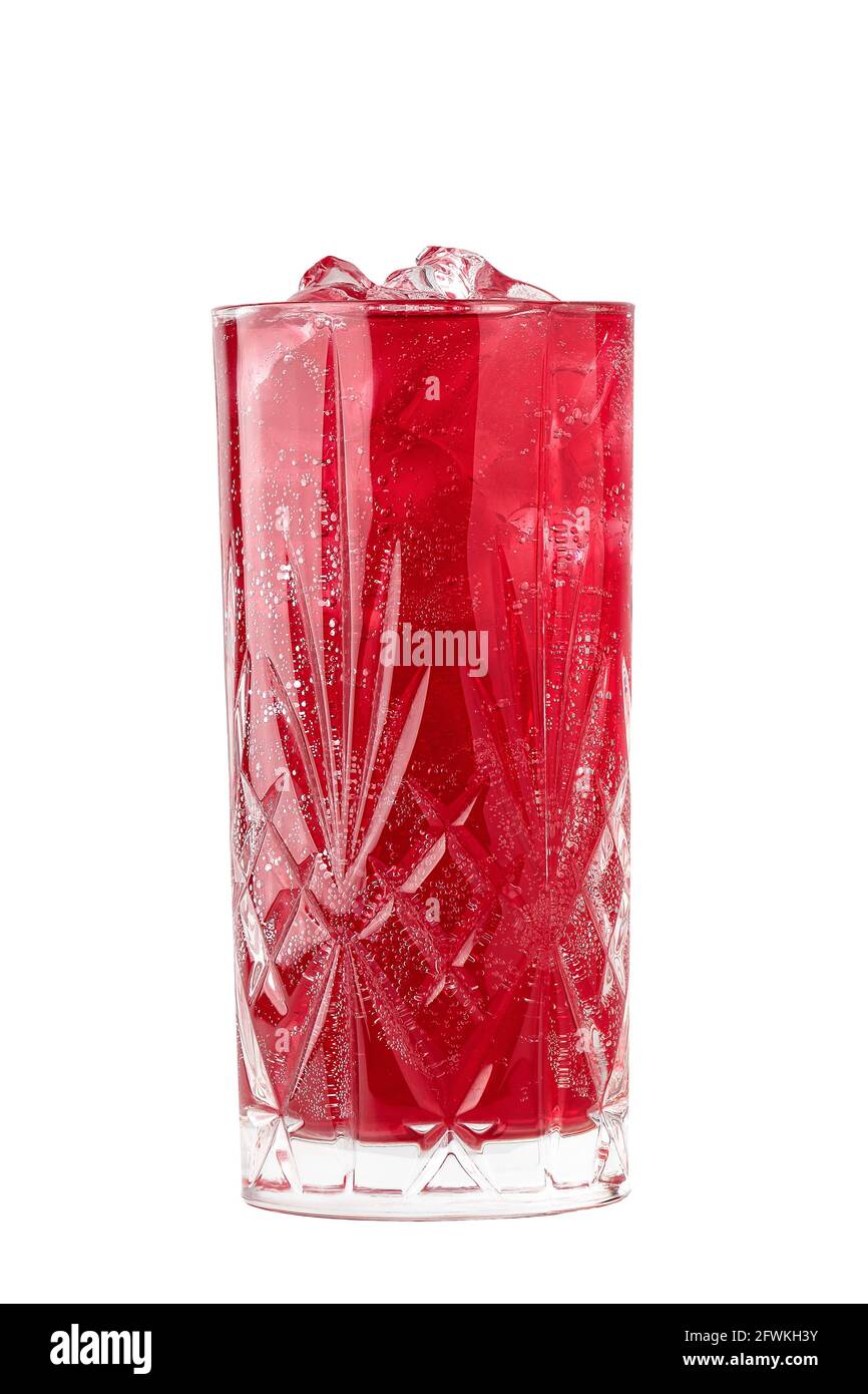 Hausgemachte rote Zitruslimonade im Glas mit Eisfelsen Stockfoto