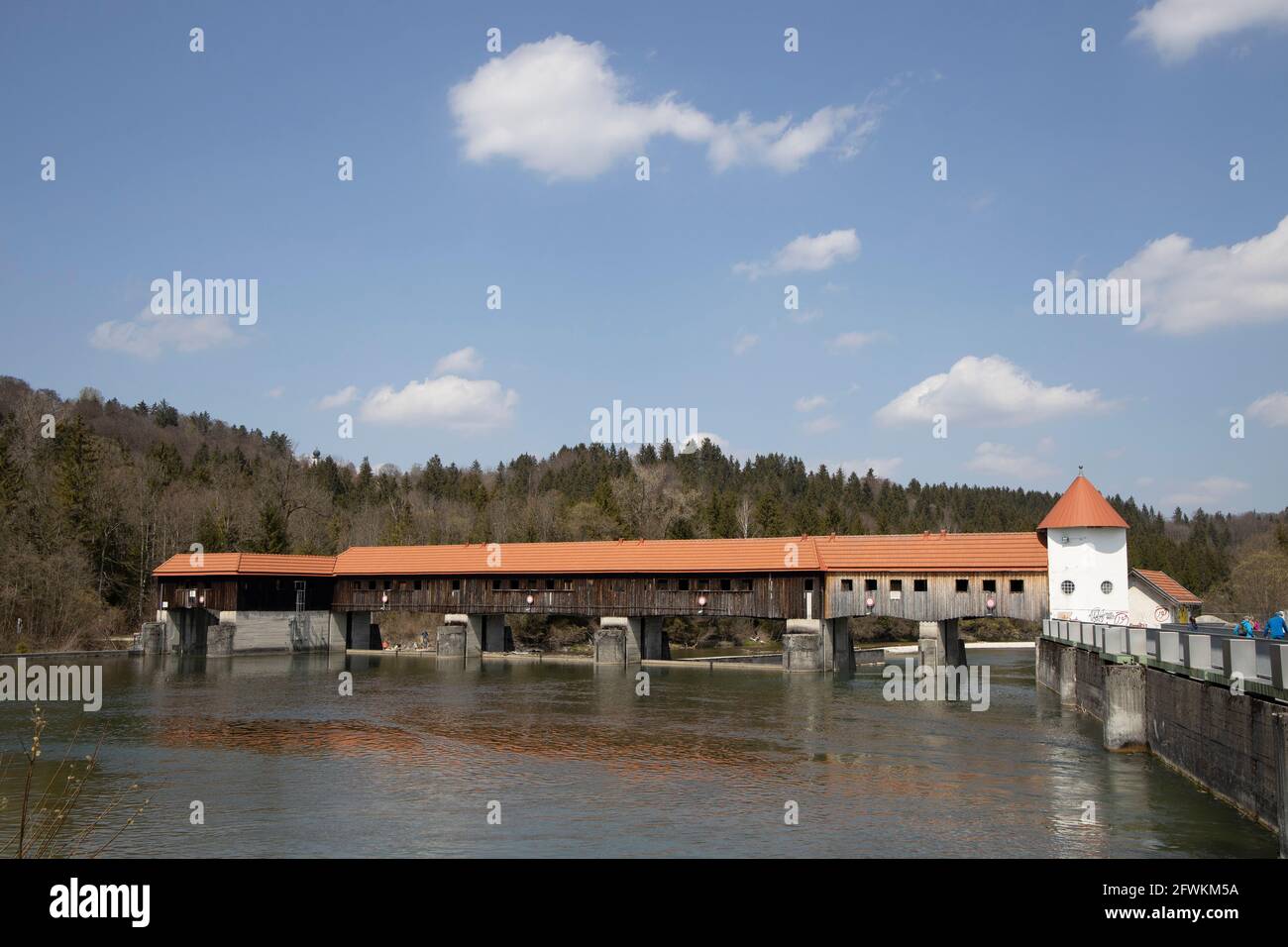 Blick auf Ickinger Weir, Oberbayern, Deutschland, Europa. Stockfoto