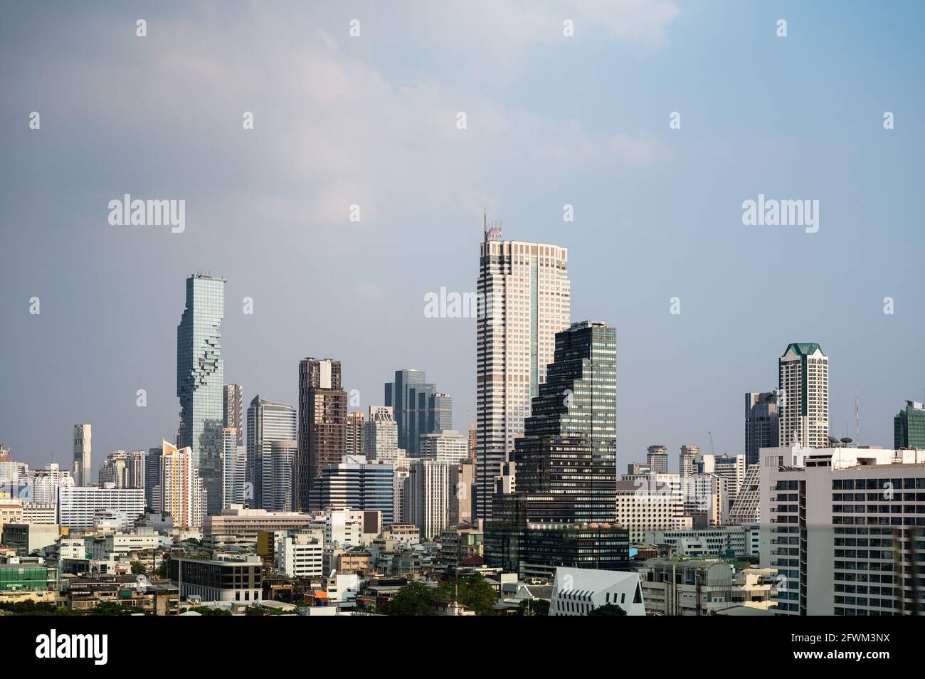 Bangkok Stadt mit berühmten Gebäuden in der überfüllten Innenstadt von Thailand Stockfoto