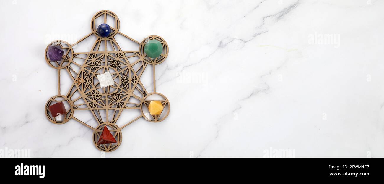 Meditation, reiki und spirituelle Heilung Hintergrund. Gitter für heilende Kristalle. Stockfoto