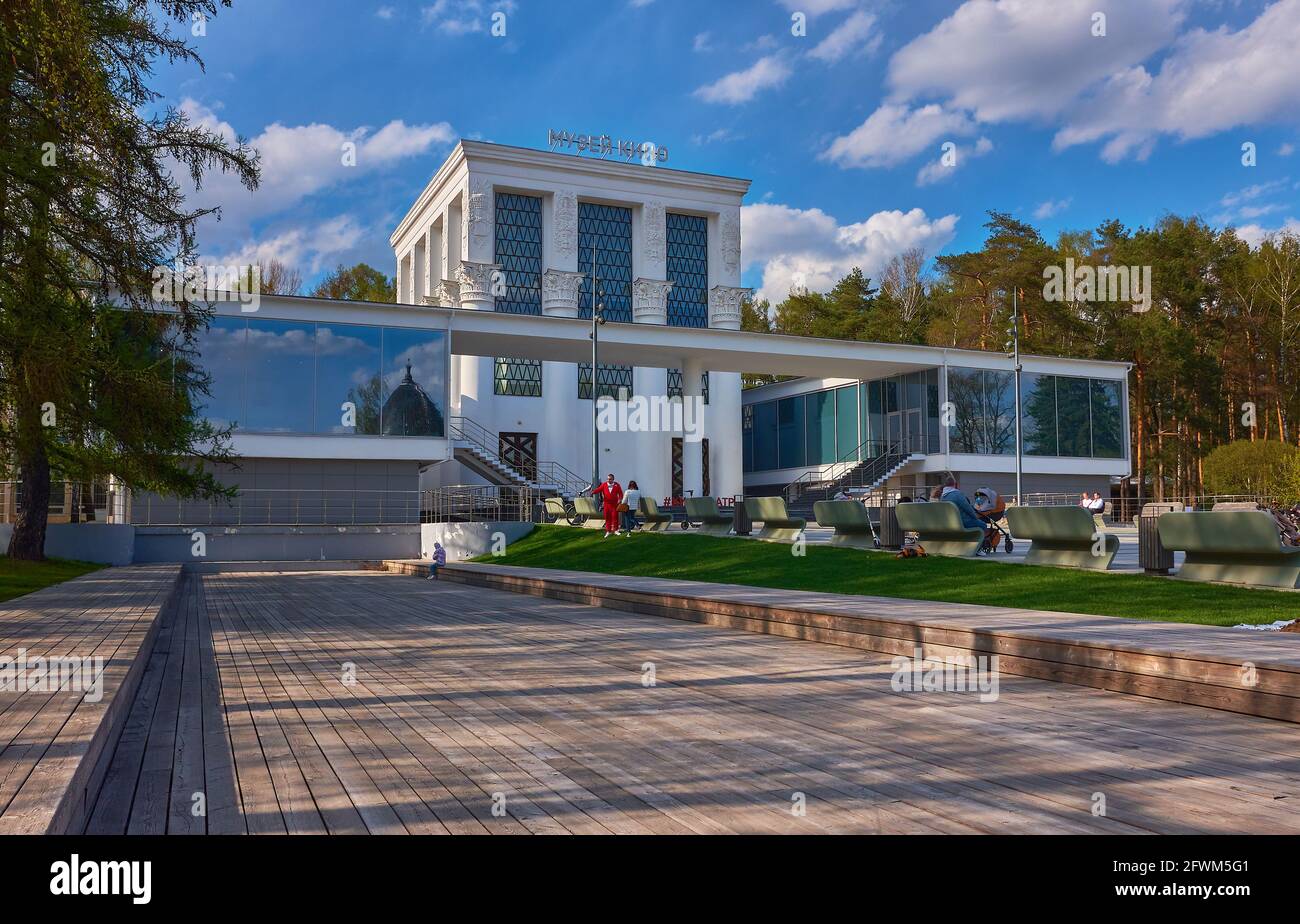 Pavillon N36, Staatliches Zentralkinomuseum, Ausstellung der Errungenschaften der nationalen Wirtschaft, Wahrzeichen: Moskau, Russland - 07. Mai 2021 Stockfoto