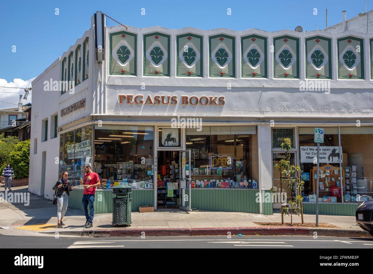 Pegasus Books ist eine unabhängige Buchhandlung an der College Avenue in Oakland, Kalifornien. Stockfoto