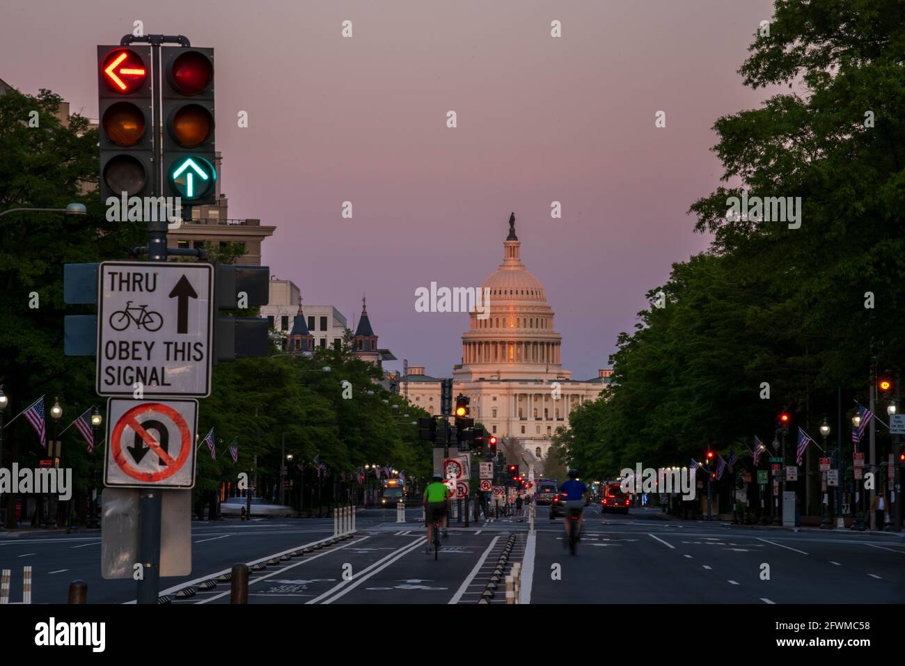 Die letzten Sonnenstrahlen leuchten auf dem Kapitolgebäude der Vereinigten Staaten in Washington, D.C. Stockfoto