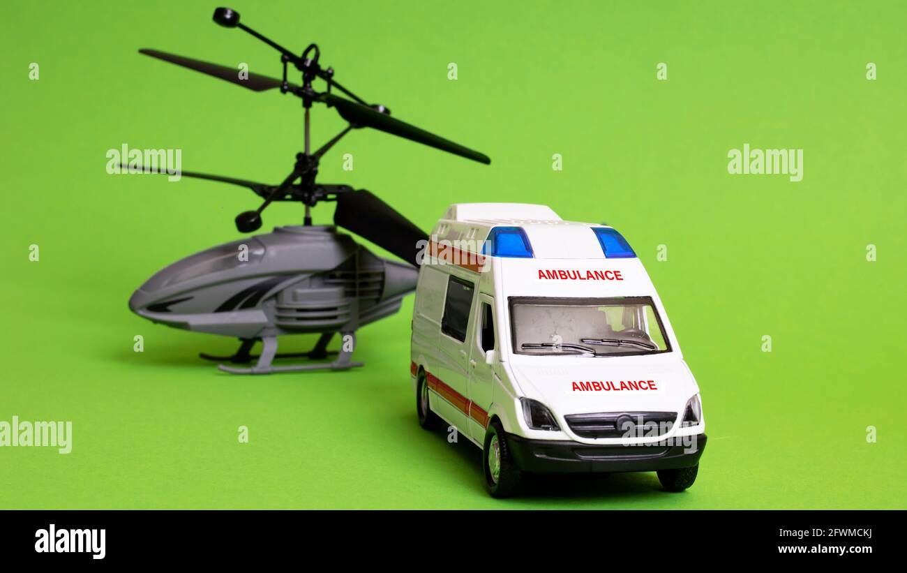 Ambulanzflugzeug Mit Kranken Wagen Stockfotos und -bilder Kaufen - Alamy