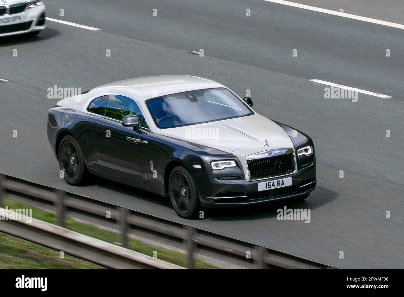 ROLLS ROYCE WRAITH LUXUS-Benzin auf der Autobahn M6 in der Nähe von Preston in Lancashire, Großbritannien Stockfoto