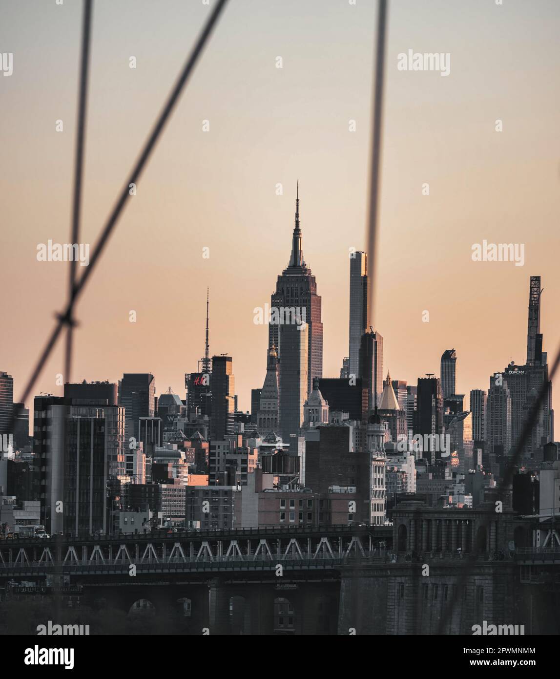 Skyline der Stadt New York wunderschöner vertikaler Empire State Stockfoto