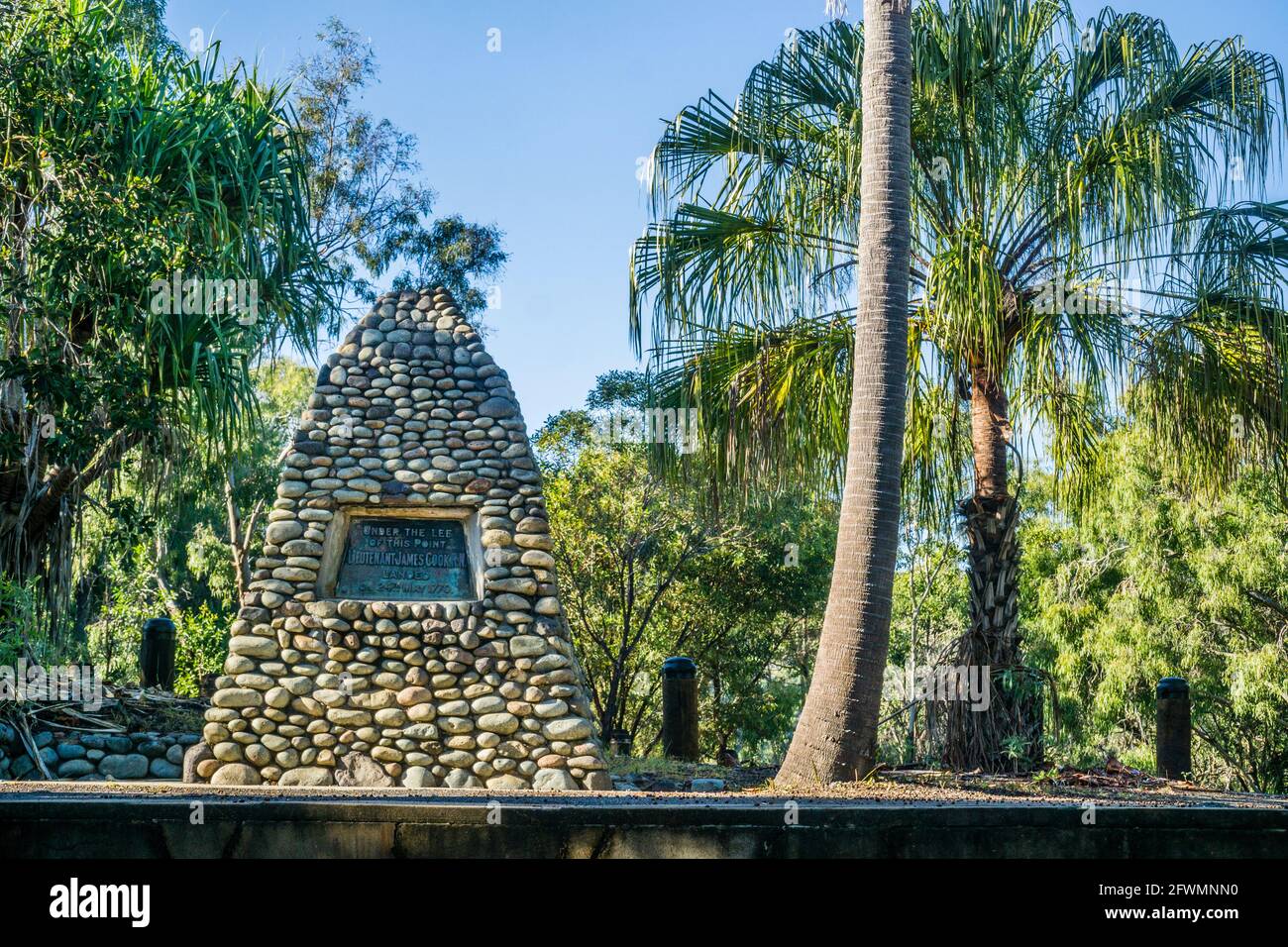 cairn, der 1770 den Landeplatz von Captain Cook in Round Hill Head, Bustard Bay, Seventeen Seventy, Gladstone Region, Queensland, Australien Stockfoto