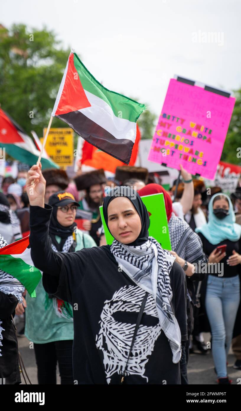 Free Palestine Rally in Queens im Lichte der laufenden Eskalierende Ereignisse und Waffenruhe zwischen Palästinensern in Gaza Und Israelis Stockfoto