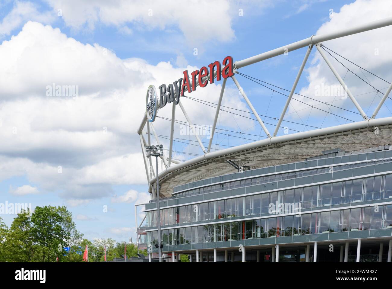 Leverkusen, Deutschland. Mai 2021. Gesamtansicht der BayArena und der Dachkonstruktion. Kredit: SPP Sport Pressefoto. /Alamy Live News Stockfoto