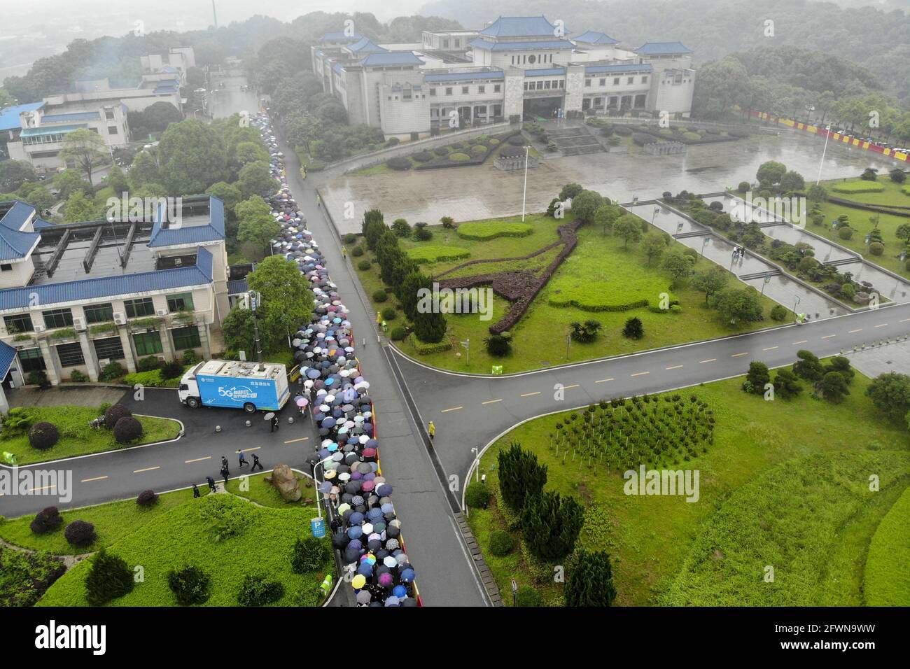 Changsha, China. Mai 2021. Die Menschen verabschieden sich vom Vater des Hybrid-Reis-Akademikers Yuan Longping, der am 22. Mai 2021 im Alter von 91 Jahren in Changsha, Hunan, China, verstorben ist.(Foto: TPG/cnsphotos) Quelle: TopPhoto/Alamy Live News Stockfoto