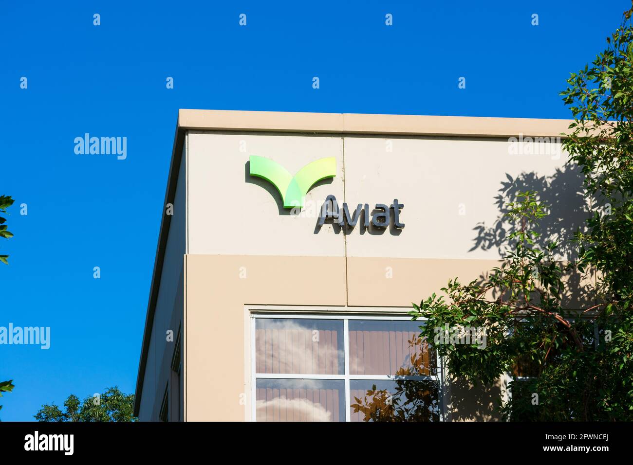 Aviat Networks-Zeichen, Logo. Aviat Networks ist ein globaler Anbieter von Mikrowellen-Netzwerklösungen - Milpitas, Kalifornien, USA - 2020 Stockfoto