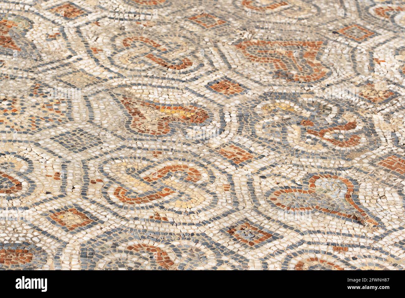 Buntes Steinmosaik auf dem Boden historischer Häuser in der antiken Stadt Ephesus, Türkei Stockfoto