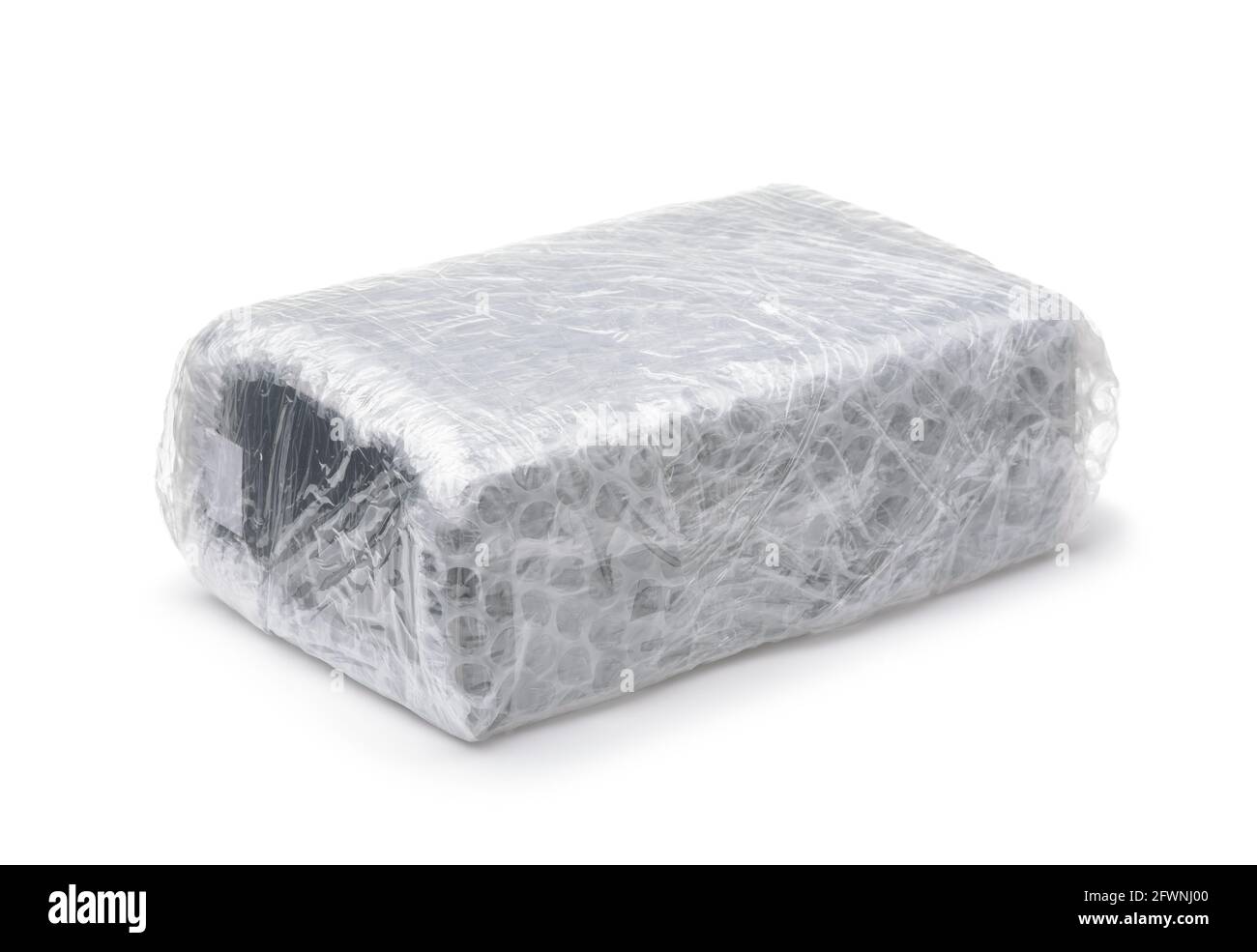 Schwarze Box in Kunststoff Luftpolsterfolie isoliert auf weiß verpackt Stockfoto