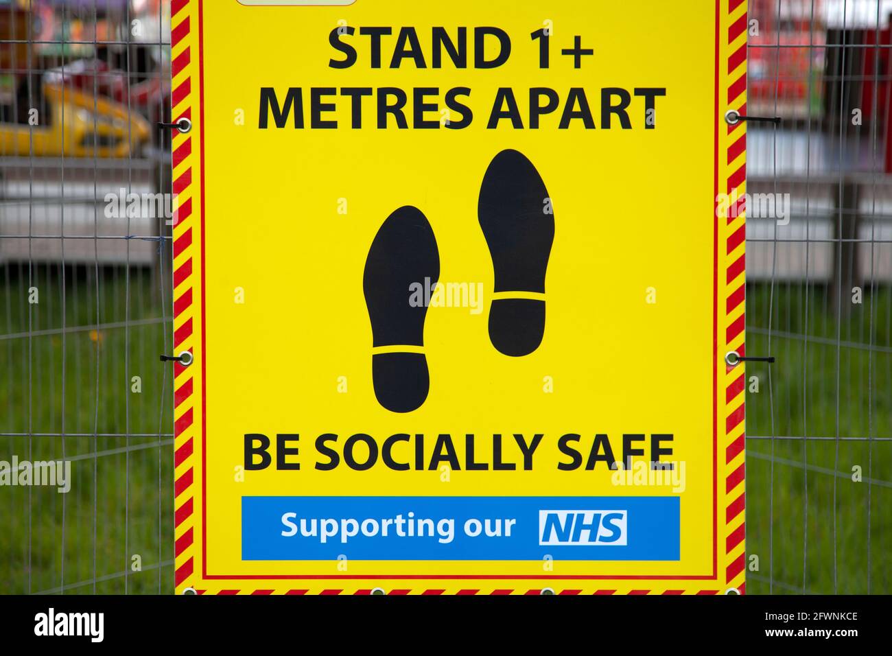 Stand Apart , Unterstützung NHS Zeichen während Coronavirus in London Großbritannien Stockfoto