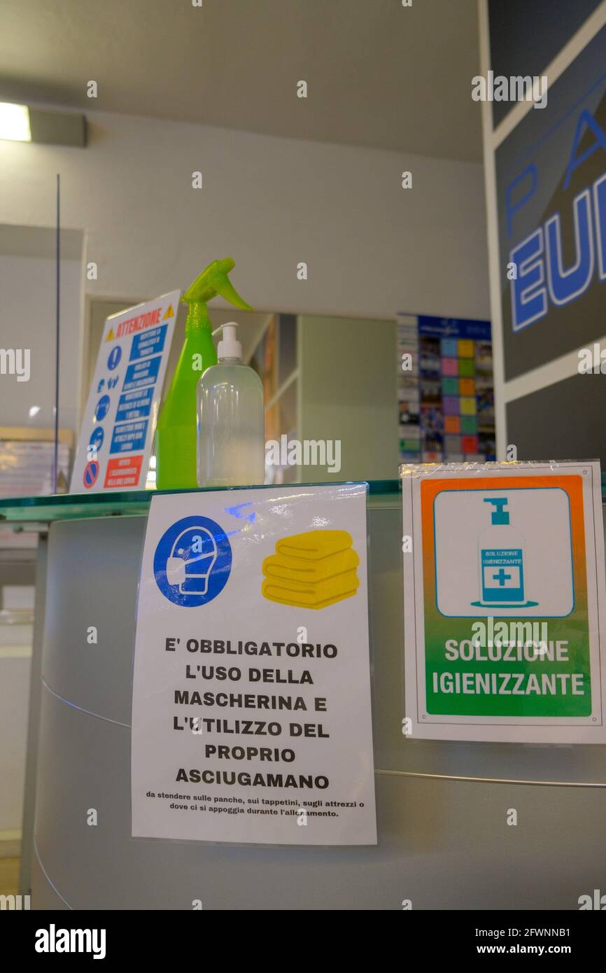 Camponogara, Italien. 24. Mai 2021. Segnaletica all'ingresso del Centro sportivo durante Riaperture centri sportivi e palestre, Nachrichten in camponogara, Italia, 24 maggio 2021 Quelle: Independent Photo Agency/Alamy Live News Stockfoto