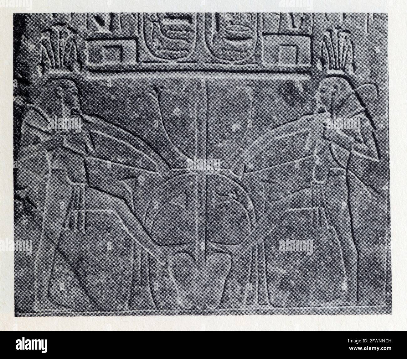 Zwei Figuren des nilgottes Hapi, die den Lotus und den Papyrus um Lunge und Windrohr zusammenbinden, was die Vereinigung der beiden Länder bedeutet.XIX Dynastie.1304 Stockfoto