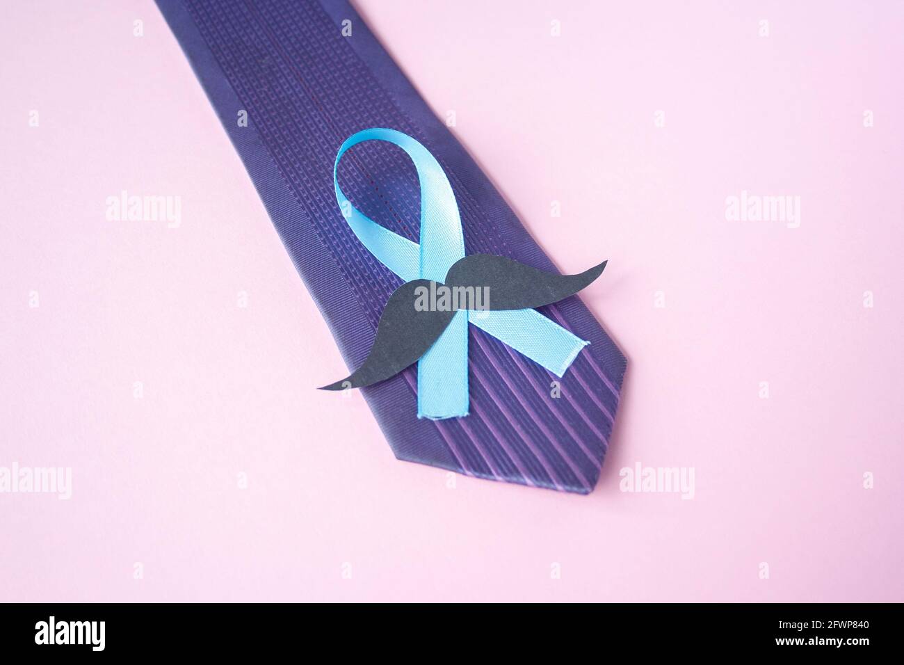 Prostatakrebs Bewusstsein, Licht Blue Ribbon Stockfoto