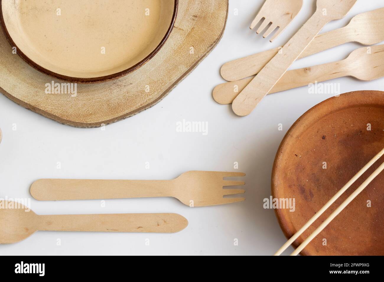 Umweltfreundliche wiederverwendbare Küchenutensilien. Ökologie, Recycling, kein Kunststoff, Null-Abfall-Konzept Stockfoto