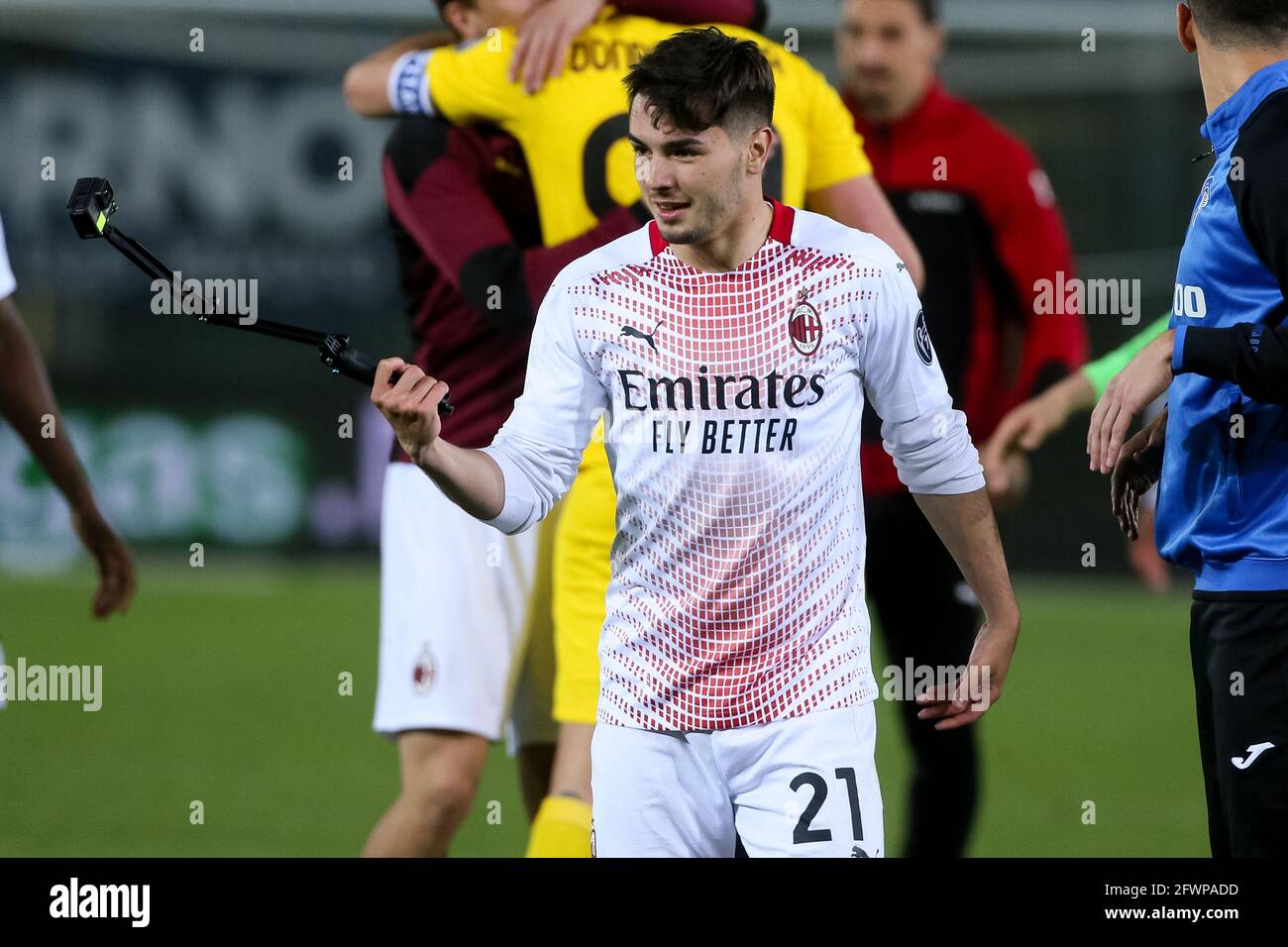 BERGAMO, ITALIEN - 23. MAI: Brahim Diaz vom AC Mailand feiert nach der Qualifikation für die Champions League während der Serie EIN Spiel zwischen Atalanta bergam Stockfoto