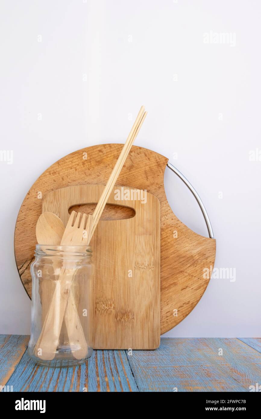 Umweltfreundliche wiederverwendbare Küchenutensilien. Ökologie, Recycling, kein Kunststoff, Null-Abfall-Konzept Stockfoto