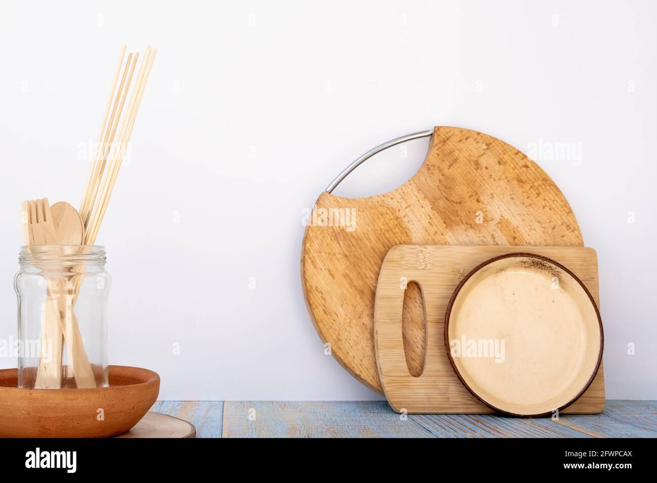 Umweltfreundliche wiederverwendbare Küchenutensilien. Ökologie, Recycling, kein Kunststoff, Null-Abfall-Konzept Stockfoto
