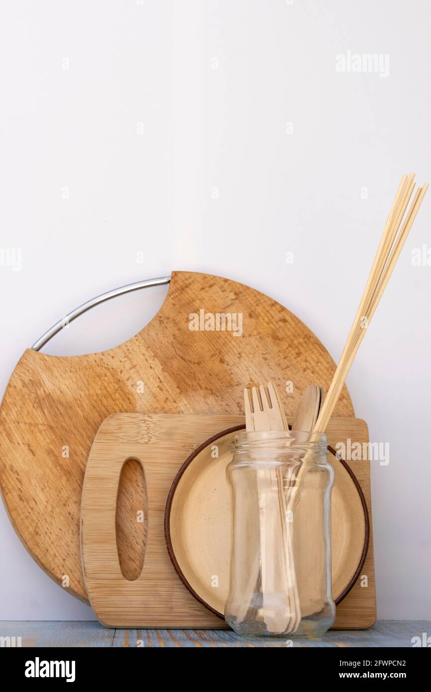 Umweltfreundliche wiederverwendbare Küchenutensilien. Ökologie, Recycling, kein Kunststoff, Null-Abfall-Konzept Stockfoto