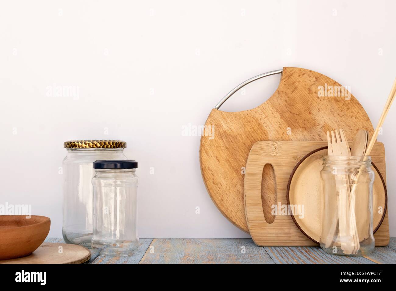 Umweltfreundliche wiederverwendbare Küchenutensilien. Ökologie, Recycling, kein Kunststoff, Null-Abfall-Konzept Stockfoto