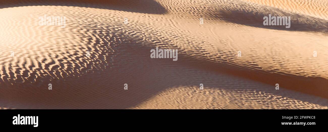 Abstraktes Sanddünen-Panorama, Wüste der Sahara, Süd-Tunesien Stockfoto