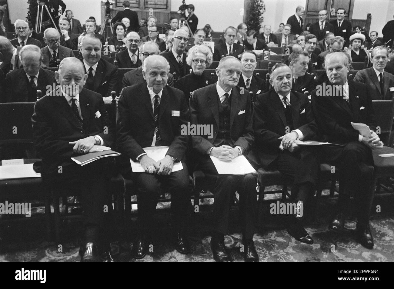 NATO-Parlamentssitzung in Ridderzaal, Den Haag, 9. November 1970, Politik, Niederlande, Presseagentur des 20. Jahrhunderts, Foto, Nachrichten zum erinnern, Dokumentarfilm, historische Fotografie 1945-1990, visuelle Geschichten, Menschliche Geschichte des zwanzigsten Jahrhunderts, Momente in der Zeit festzuhalten Stockfoto