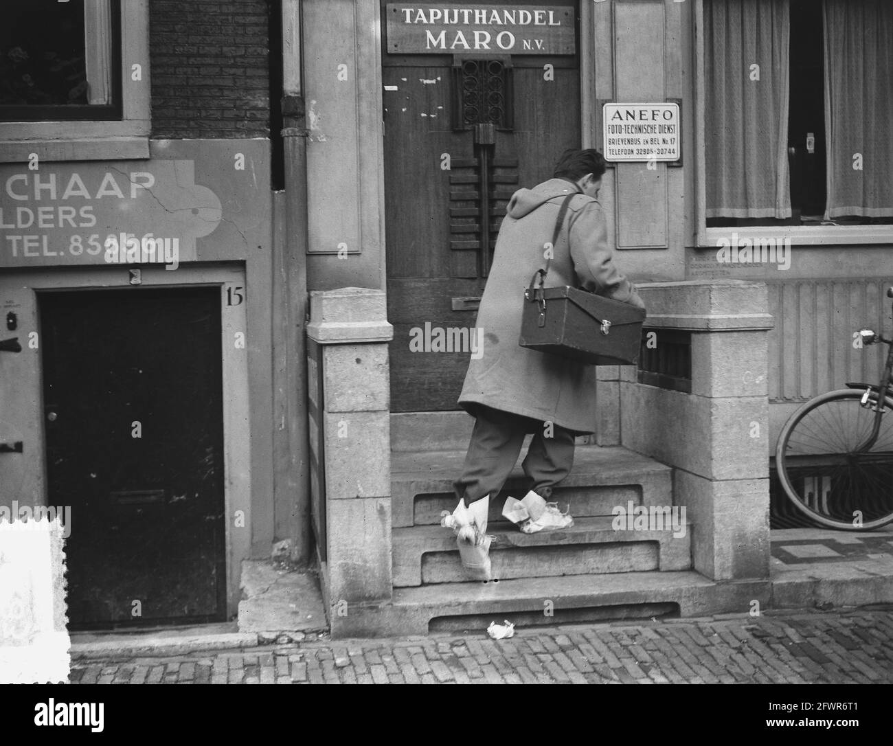 Nasse Schuhe Schwarzweiss Stockfotos Und Bilder Alamy