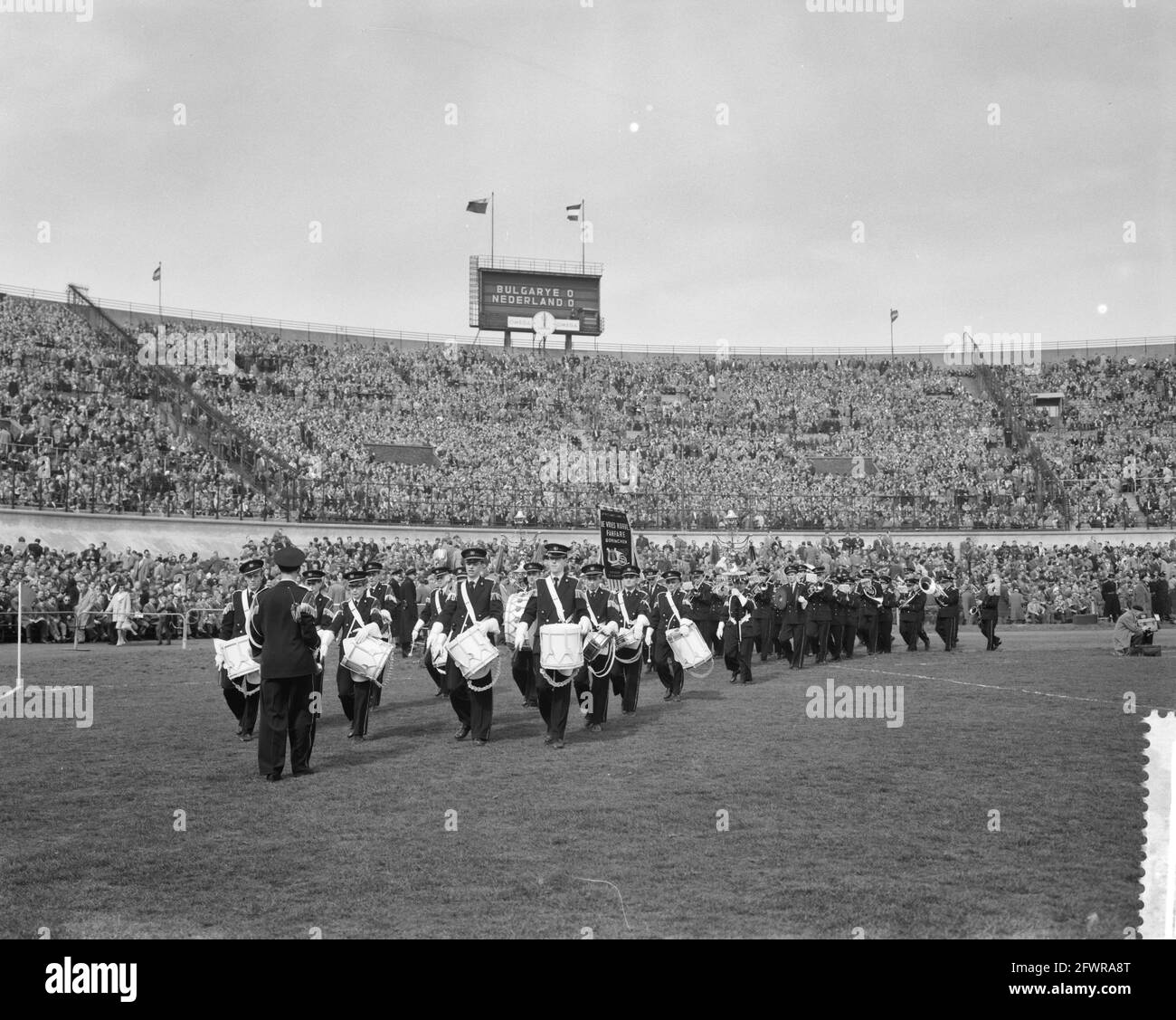 Niederlande gegen Bulgarien 4-2 im Olympiastadion, 3. April 1960, Niederlande, Presseagentur des 20. Jahrhunderts, Foto, zu erinnerende Nachrichten, Dokumentarfilm, historische Fotografie 1945-1990, visuelle Geschichten, Menschliche Geschichte des zwanzigsten Jahrhunderts, Momente in der Zeit festzuhalten Stockfoto