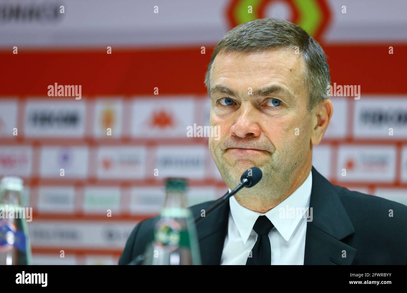 Monaco, Monte-Carlo – 24. Mai 2021: PRESSEKONFERENZ ZUR SAISONFINALE VON MONACO mit Oleg Petrov, Vizepräsident und Generaldirektor im Stade Louis II Monaco. Fußball Stockfoto