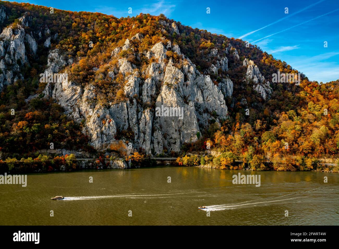 Blick auf die Donau-Schlucht in Djerdap an der serbisch-rumänischen Grenze Stockfoto