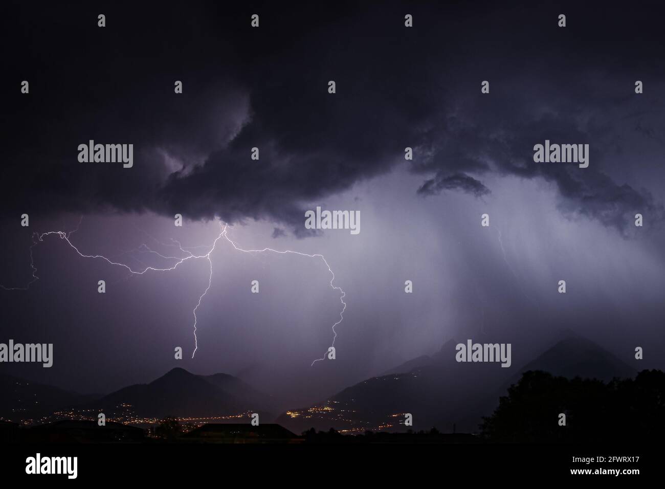 Mehr von Frédéric' Arbeit können Sie bei @effesphotography verfolgen, wo er über 800 Follower hat. SCHWEIZ: DIESER FOTOGRAF hat eine epische Aufnahme gemacht Stockfoto