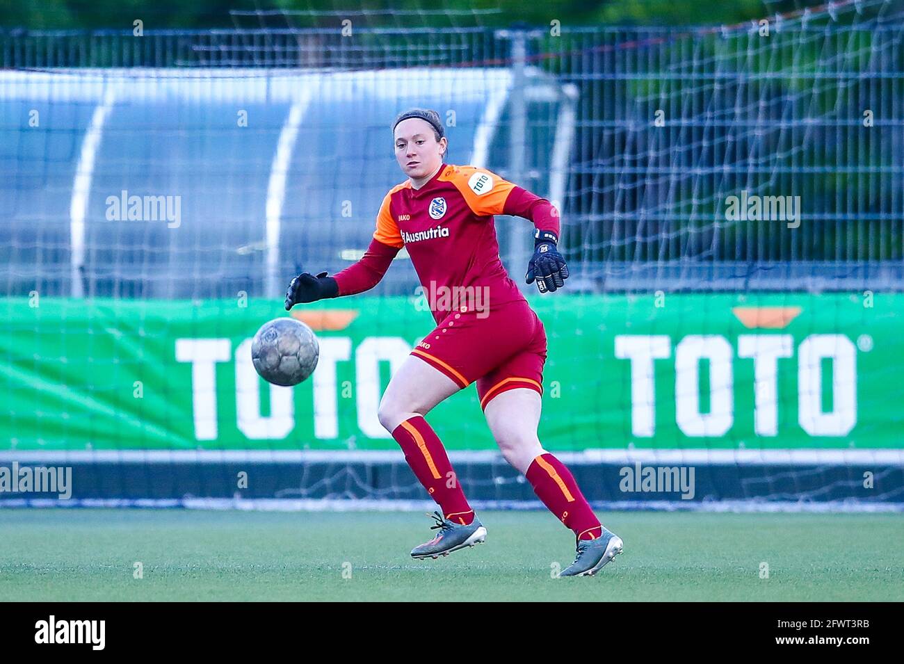 NIEUWEHORNE, NIEDERLANDE - MAI 21: Torhüterin Tess van der Flier vom SC Heerenveen beim Frauenspiel der Pure Energy Eredivisie zwischen dem SC Heerenveen Stockfoto