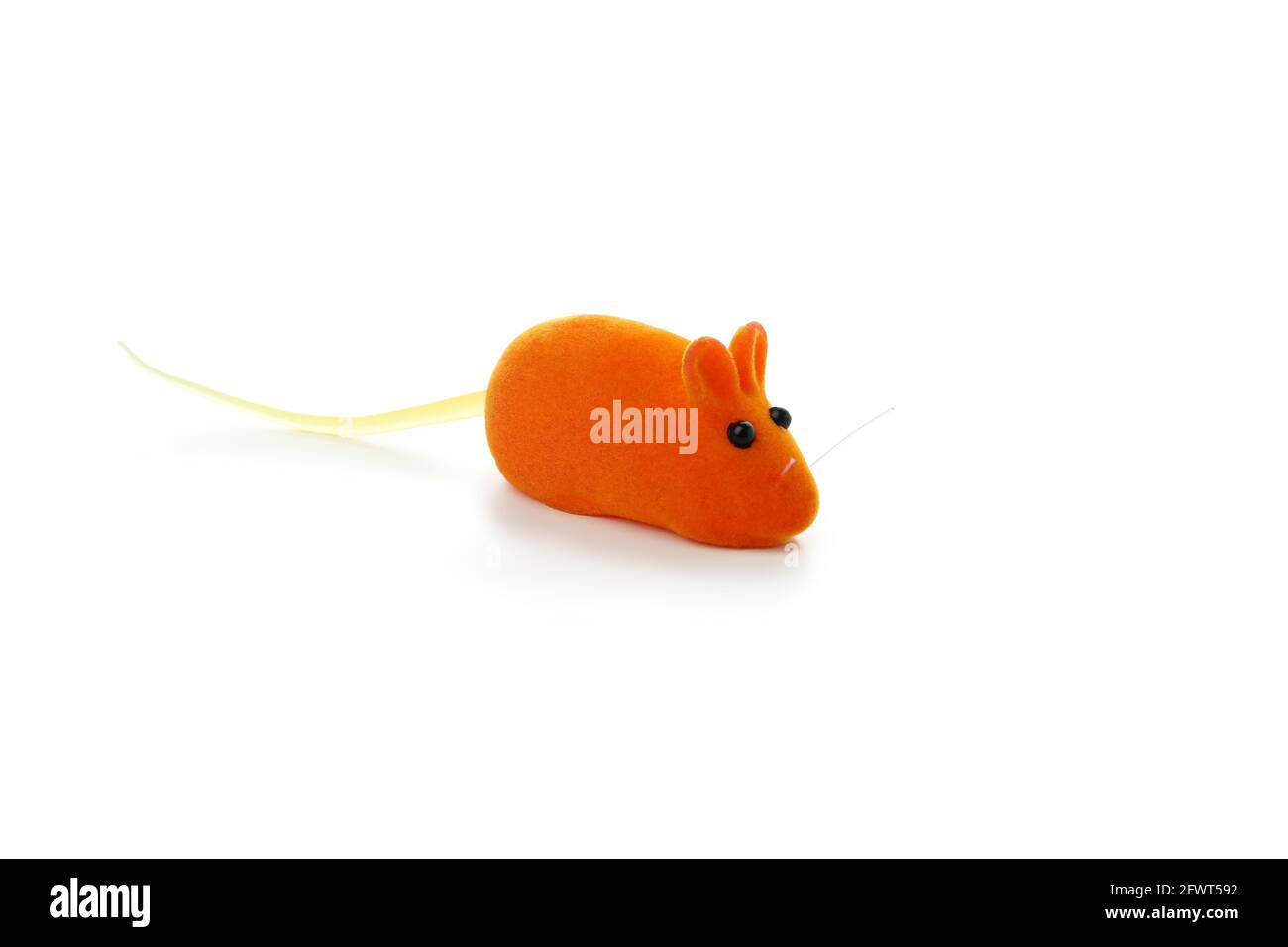 Orange Spielzeug Maus auf weißem Hintergrund isoliert Stockfoto