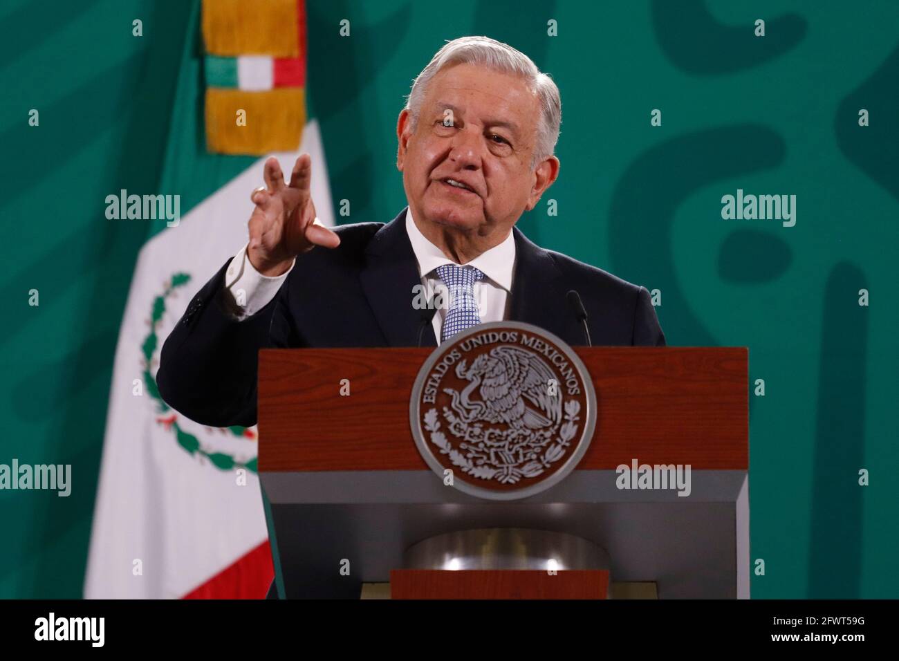 Nicht exklusiv: MEXIKO-STADT, MEXIKO - 24. MAI: Mexikos Präsident Andres Manuel Lopez Obrador, gestikulierend, während er während seines traditionellen Daily m spricht Stockfoto