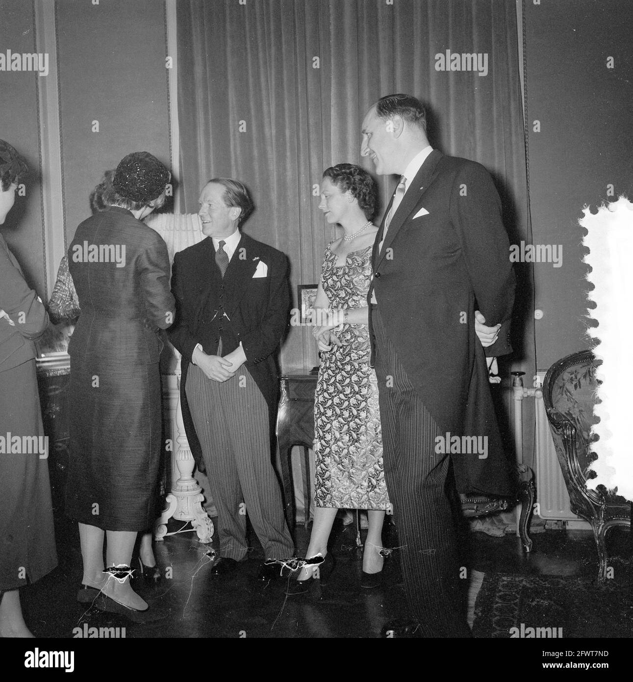 Neujahrsempfang der Minister LUNs und Beyen., 13. Januar 1956, Minister, Empfänge, Niederlande, Presseagentur des 20. Jahrhunderts, Foto, Nachrichten zum erinnern, Dokumentarfilm, historische Fotografie 1945-1990, visuelle Geschichten, Menschliche Geschichte des zwanzigsten Jahrhunderts, Momente in der Zeit festzuhalten Stockfoto