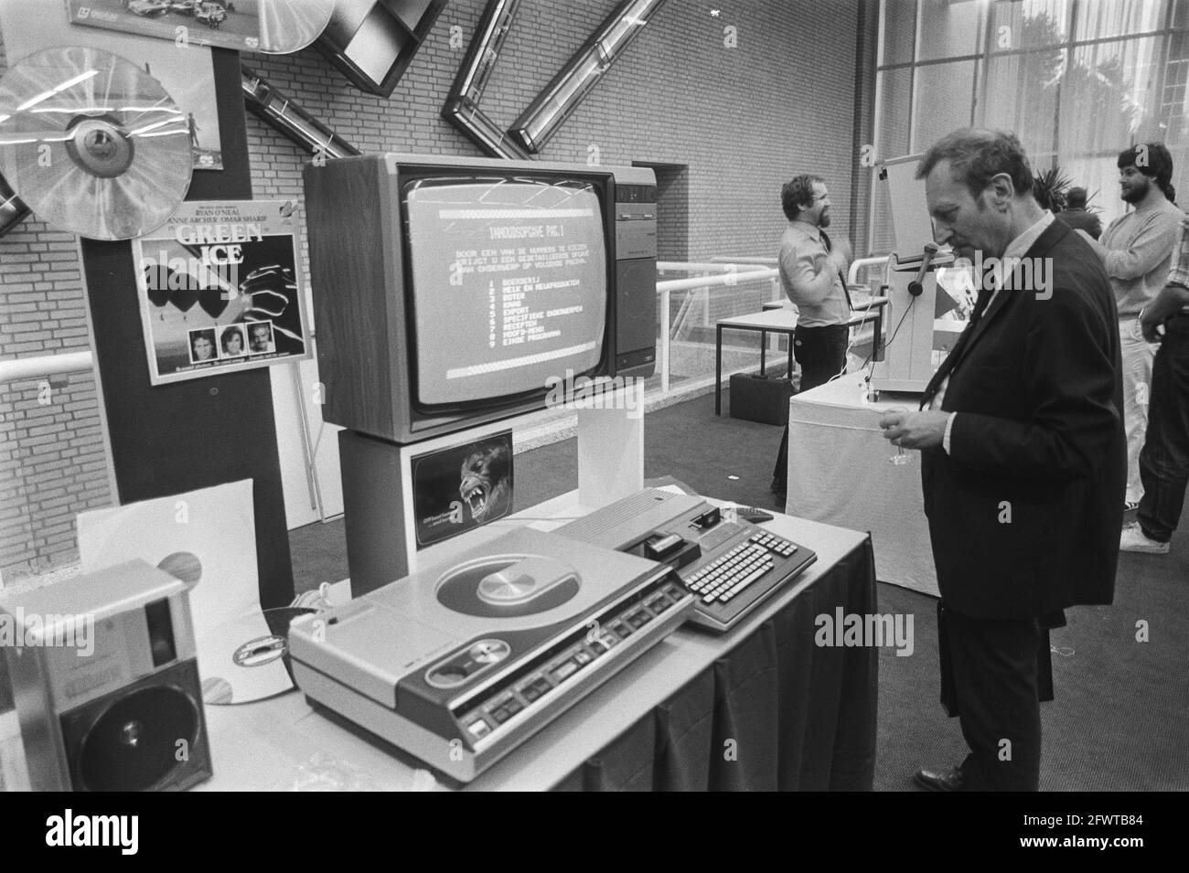 Neuheiten Firato 82 (Rai, Amsterdam); Bildtafel mit Wiedergabegerät, 18. August 1982, Bildtafeln, Niederlande, 20. Jahrhundert Presseagentur Foto, Nachrichten zu erinnern, Dokumentarfilm, historische Fotografie 1945-1990, visuelle Geschichten, Menschliche Geschichte des zwanzigsten Jahrhunderts, Momente in der Zeit festzuhalten Stockfoto