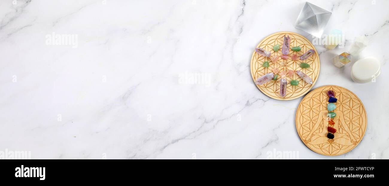 Meditation, reiki und spirituelle Heilung Hintergrund. Gitter für heilende Kristalle. Stockfoto