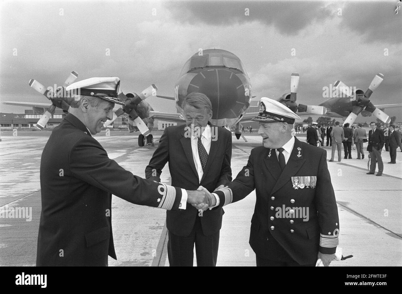 Offizielle Übertragung der ersten vier Lockhead Orions an die Royal Netherlands Navy in Anwesenheit von Van Mierlo, 27. August 1982, MARINE, Transfers, FLUGZEUGE, Niederlande, Presseagentur des 20. Jahrhunderts, Foto, Nachrichten zum erinnern, Dokumentarfilm, historische Fotografie 1945-1990, visuelle Geschichten, Menschliche Geschichte des zwanzigsten Jahrhunderts, Momente in der Zeit festzuhalten Stockfoto