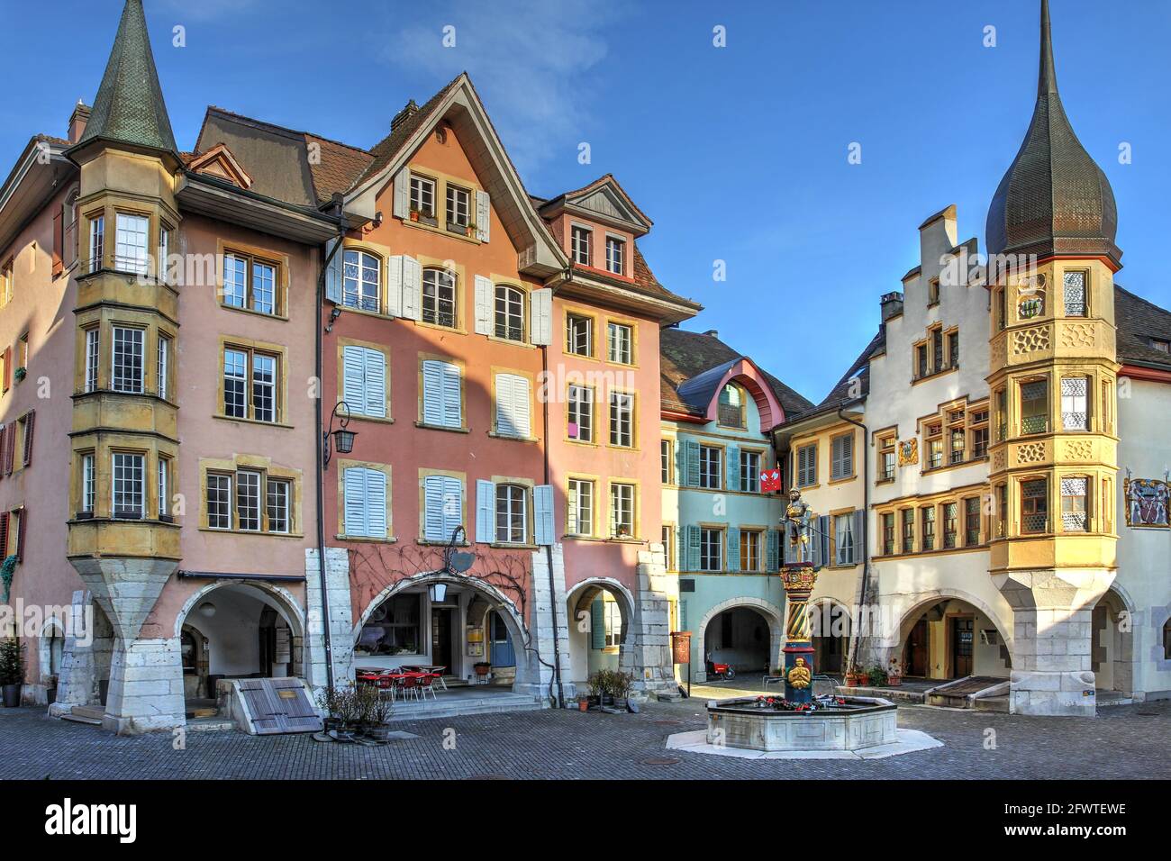 Gildenhäuser am Ring, dem Zentrum der Altstadt von Biel (oder Bienne auf  Französisch), Kanton Bern, Schweiz. Die meisten Gildenhäuser im Squar  Stockfotografie - Alamy