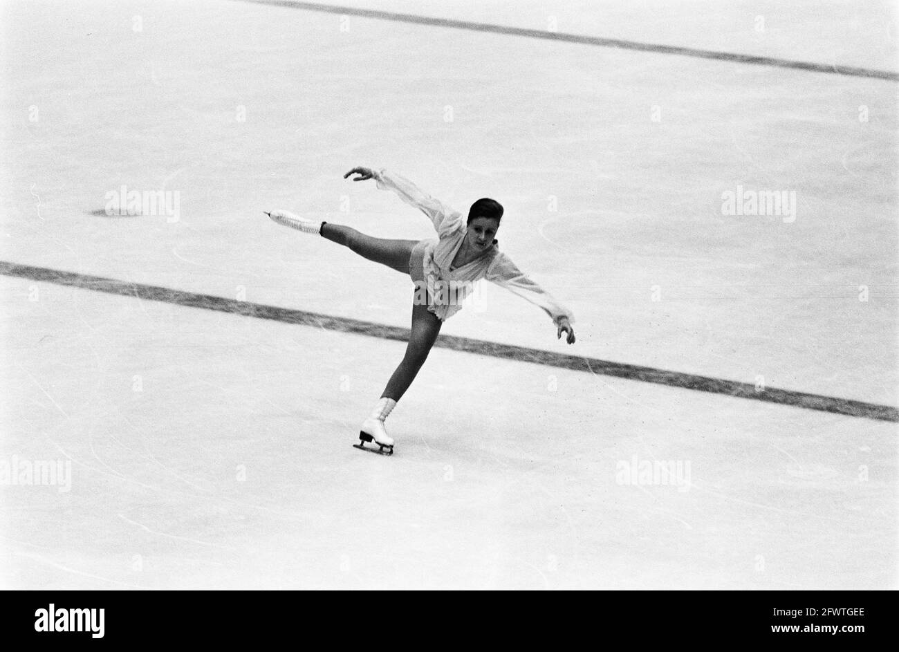 Olympische Spiele 1964 in Innsbruck, Nicole Hassler während der Kür, 4. Februar 1964, Freestyle, Niederlande, 20. Jahrhundert Presseagentur Foto, Nachrichten zu erinnern, Dokumentarfilm, historische Fotografie 1945-1990, visuelle Geschichten, Menschliche Geschichte des zwanzigsten Jahrhunderts, Momente in der Zeit festzuhalten Stockfoto