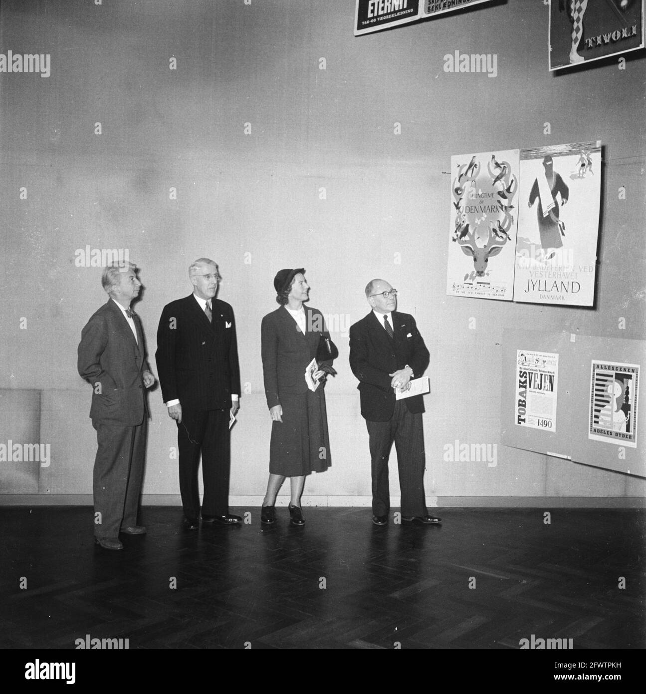 Dänische Plakate im Stedelijk Museum Amsterdam, 15. Februar 1952, Museen, Niederlande, 20. Jahrhundert Presseagentur Foto, Nachrichten zu erinnern, Dokumentarfilm, historische Fotografie 1945-1990, visuelle Geschichten, Menschliche Geschichte des zwanzigsten Jahrhunderts, Momente in der Zeit festzuhalten Stockfoto