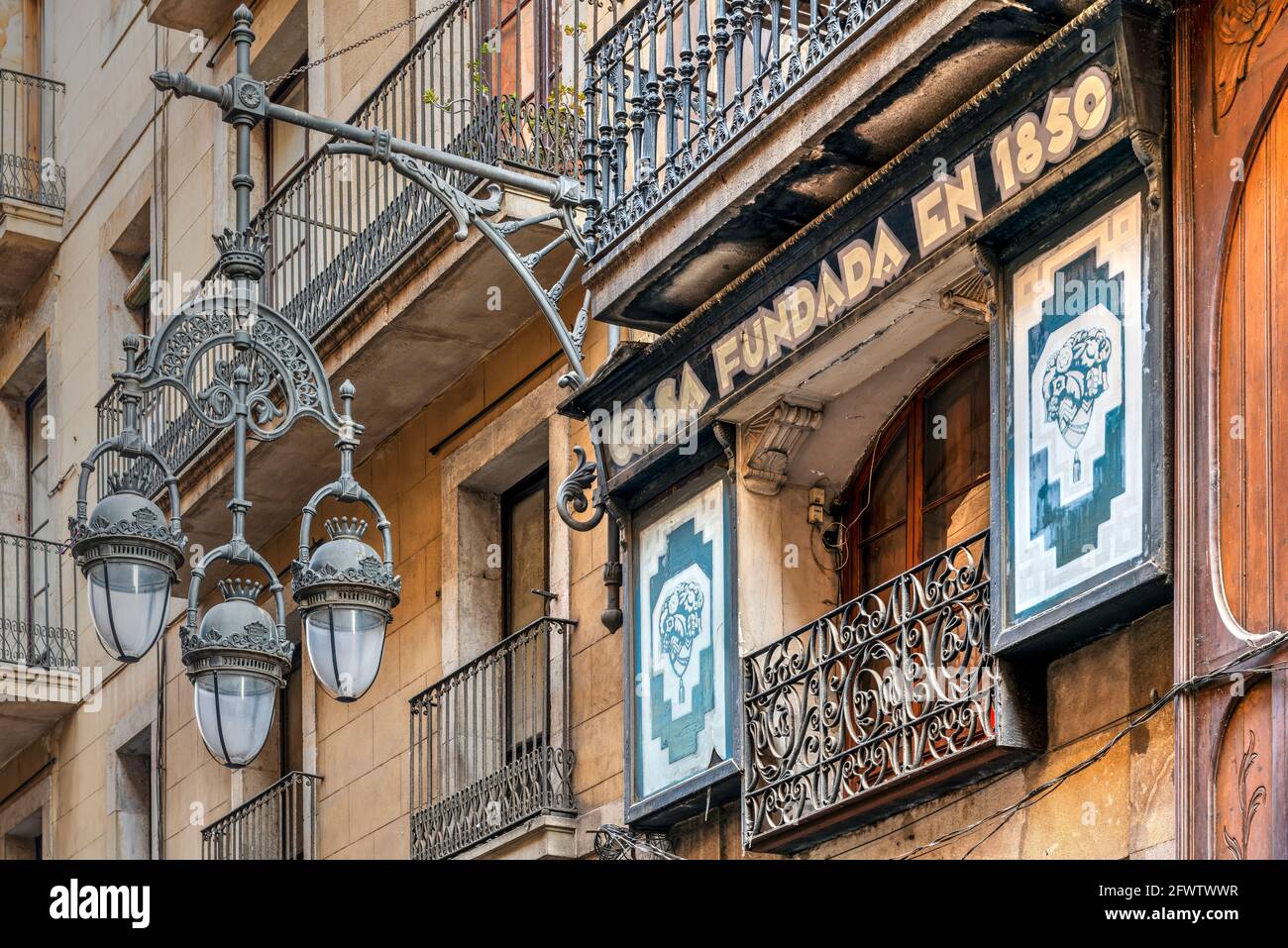 Malerische Ecke des Gotischen Viertels (Barri Gotic), Barcelona, Katalonien, Spanien Stockfoto