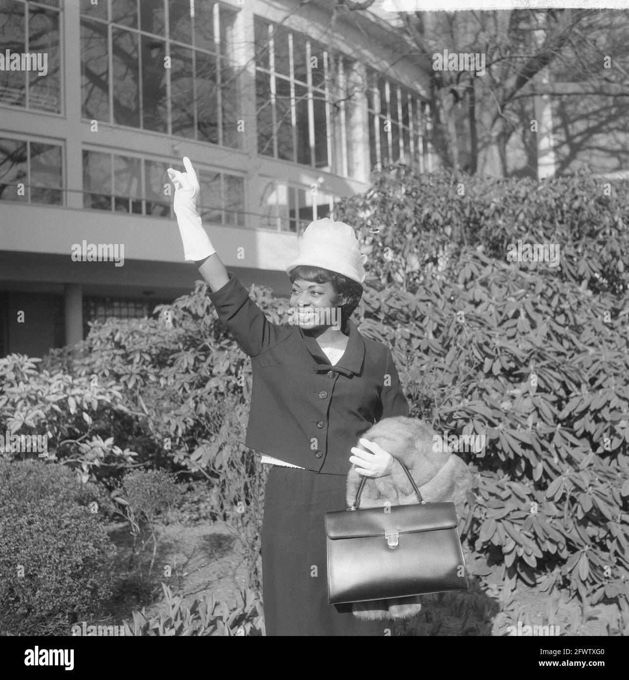 Amerikanisch-belgische Jazzsänger in Look the Rich Show, Donna Higtower nach der Pressekonferenz (Überschrift), 10. April 1964, Pressekonferenzen, Niederlande, 20. Jahrhundert Presseagentur Foto, Nachrichten zu erinnern, Dokumentarfilm, historische Fotografie 1945-1990, visuelle Geschichten, Menschliche Geschichte des zwanzigsten Jahrhunderts, Momente in der Zeit festzuhalten Stockfoto